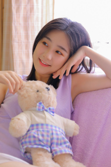 美女胸罩被剪掉